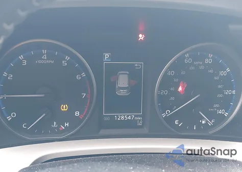 2017 Toyota Rav4 Xle z USA, uszkodzony, nr VIN JTMWFREV3HD099225